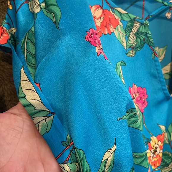 New with out tags - Medium Express Floral Blouse / Dress Shirt - Picture 3 of 5